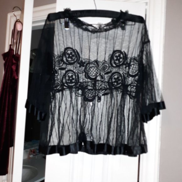 Lace see through top - Picture 2 of 2